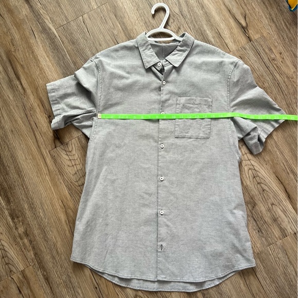 Men’s Lululemon Button Up EUC - Picture 8 of 9